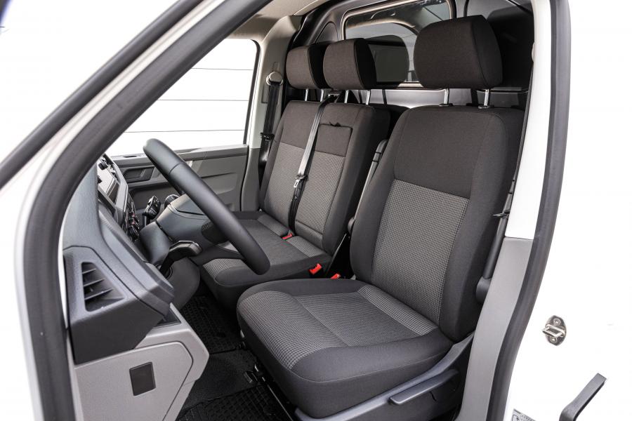 Интерьер Volkswagen Transporter Van (T6) 2019 года  (WW) (фото 6 из 18)